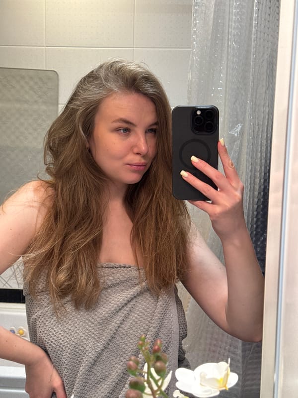 Person takes bathroom selfie in Vladimir, Russia