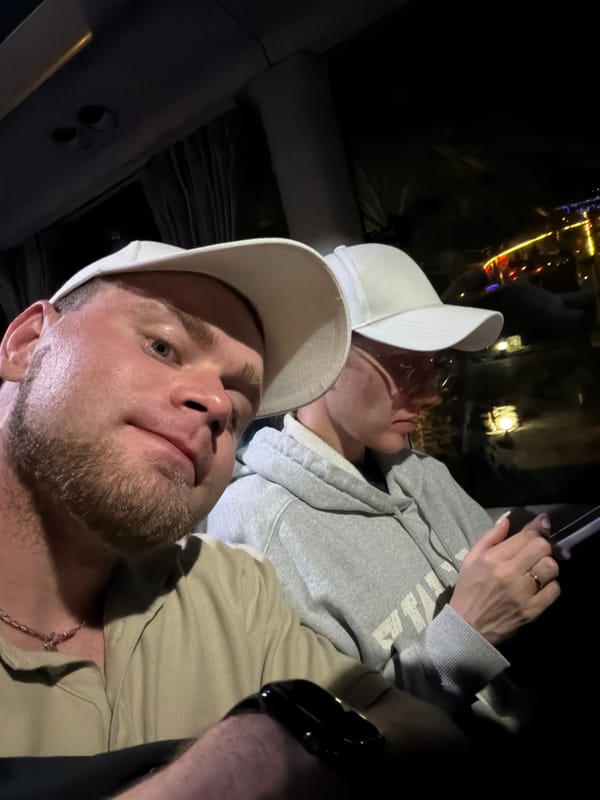 Couple takes selfie in Sharm El Sheikh vacation spot