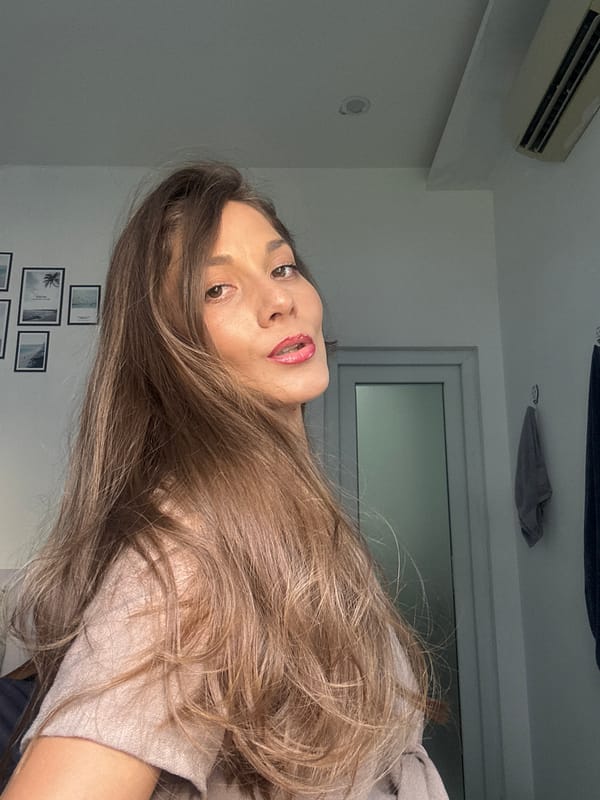 Woman photographed indoors in Đà Nẵng, Vietnam