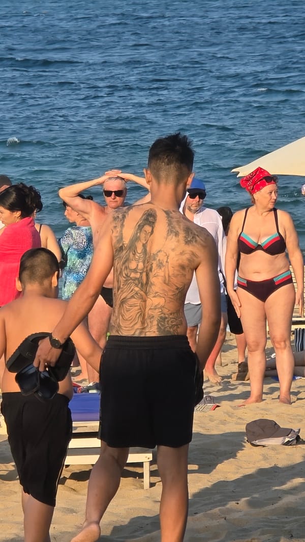 Morning scenes of daily life captured across Nha Trang