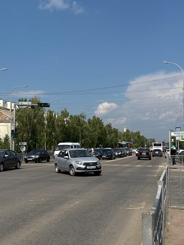 Clear day at a central Kokshetau street intersection