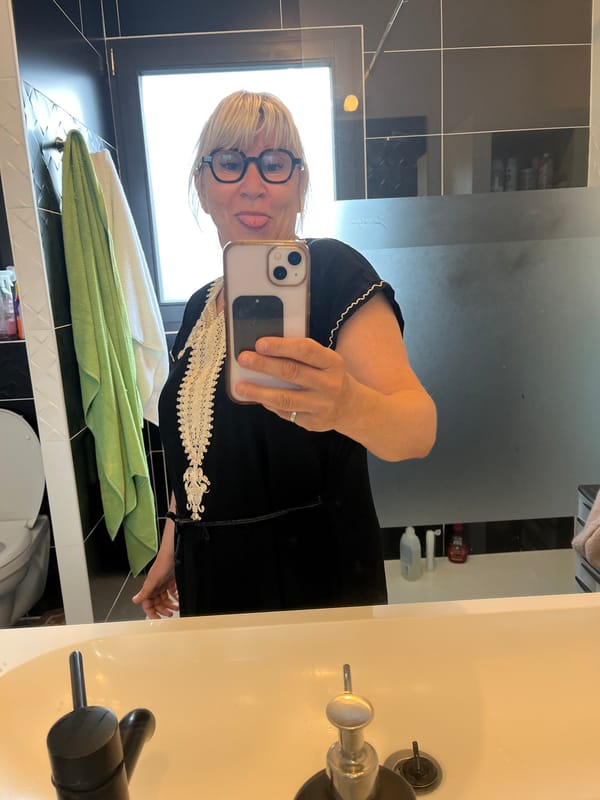Woman spotted in two locations across Chambœuf afternoon