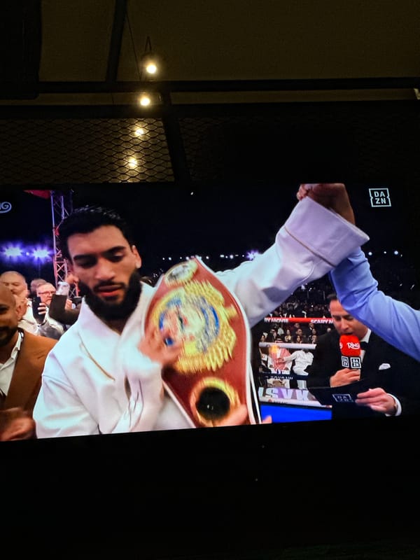 Boxing championship watched at North Kuta bar May 2026