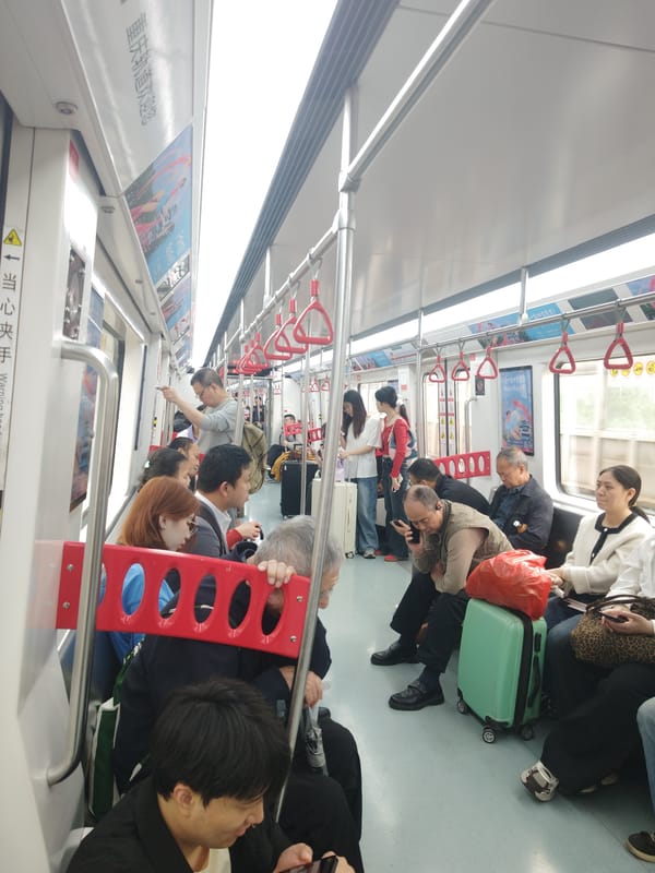 Morning commute scenes captured in Shapingba District subway, building