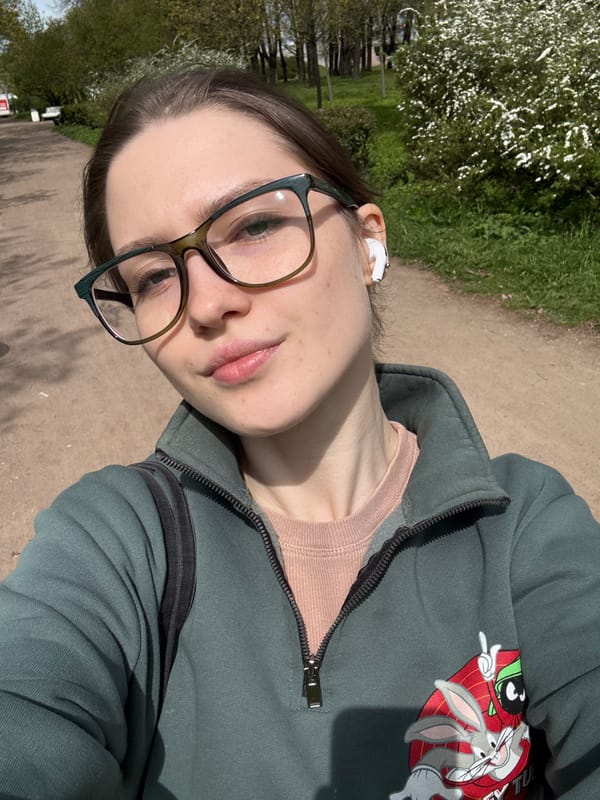 Morning park activities captured by witnesses in Saint Petersburg