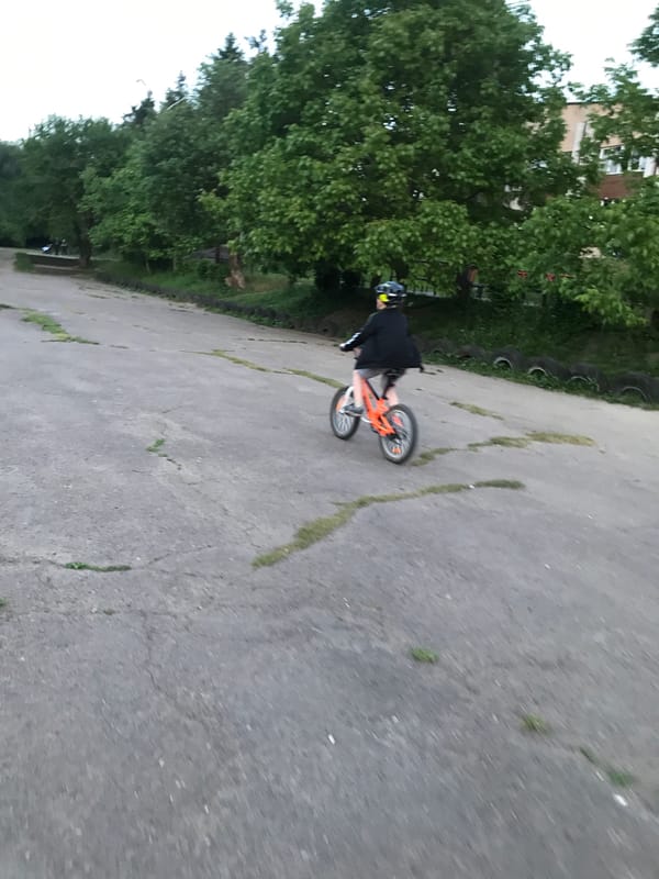 Evening documentation of everyday moments in Ternopil, Ukraine