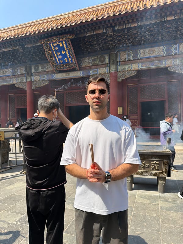 Early morning temple worship captured in Beijing's Chaoyang District
