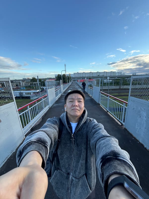 Hanging out above a Moscow railway yard on a cloudy afternoon