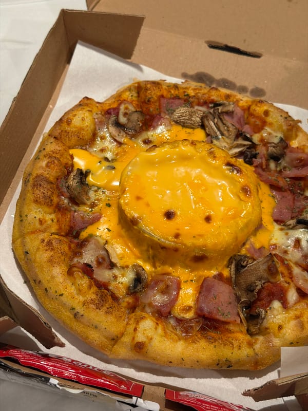 Casual moments captured in North Kuta: pizza delivery, dog