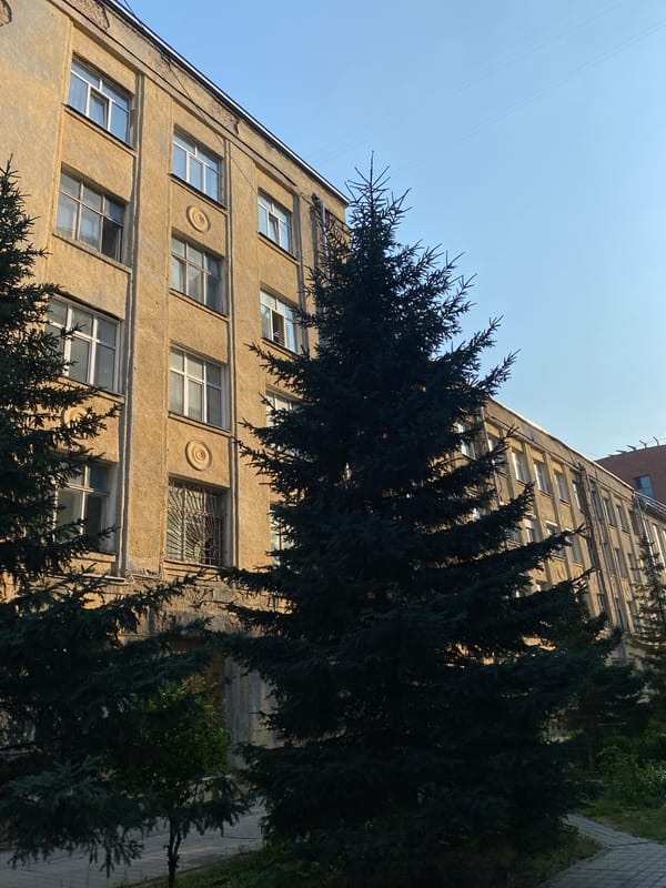 Street-level scenes from Novosibirsk's central intersection on a summer day