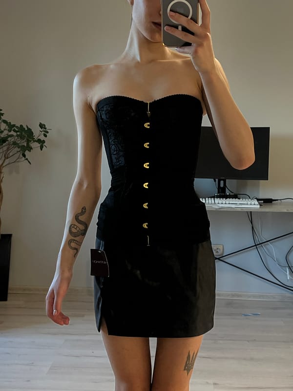 Mirror selfie session in Ternopil, black corset and skirt