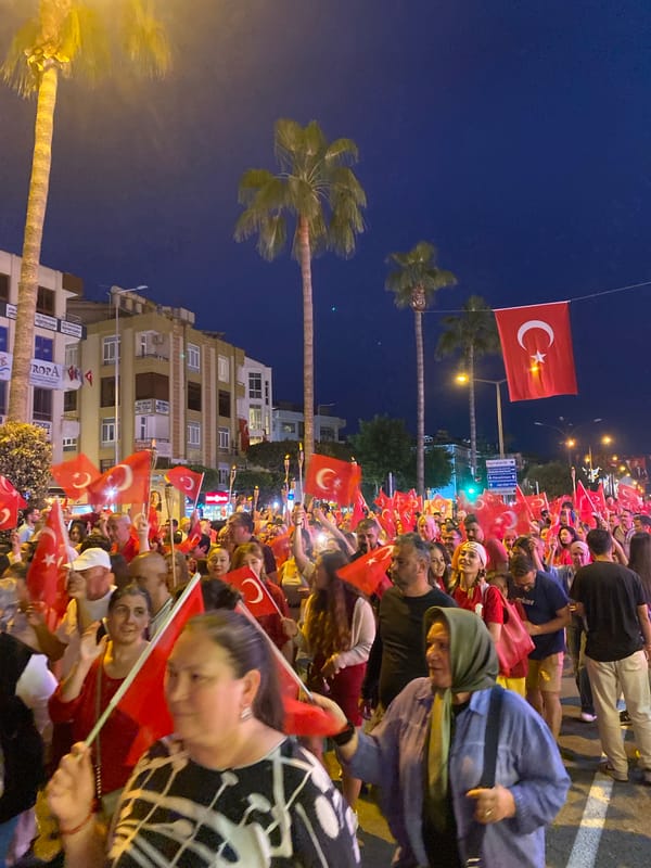 Turkish flag celebration draws crowds to Alanya streets