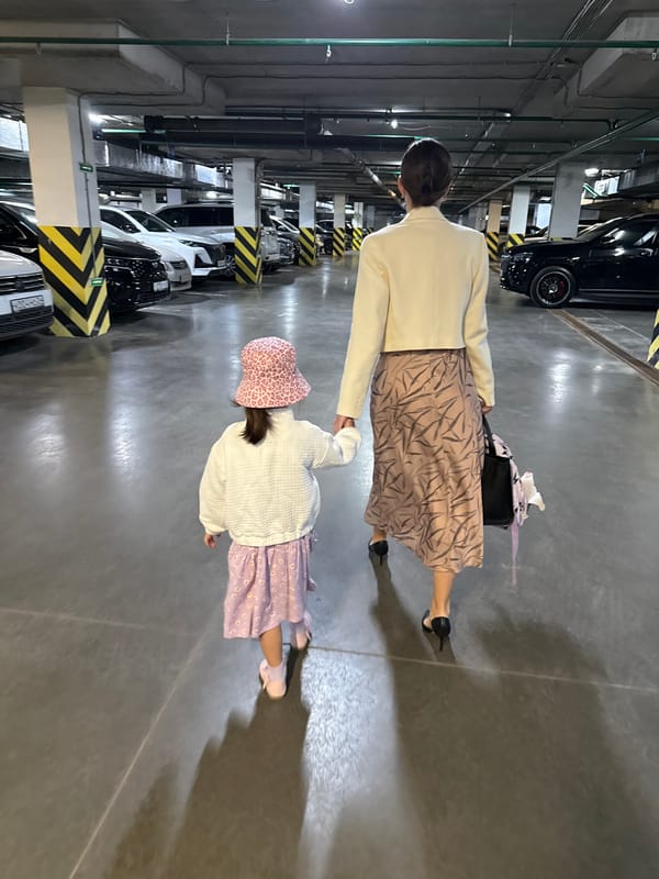 Adult and child spotted in Krasnoyarsk building after midnight