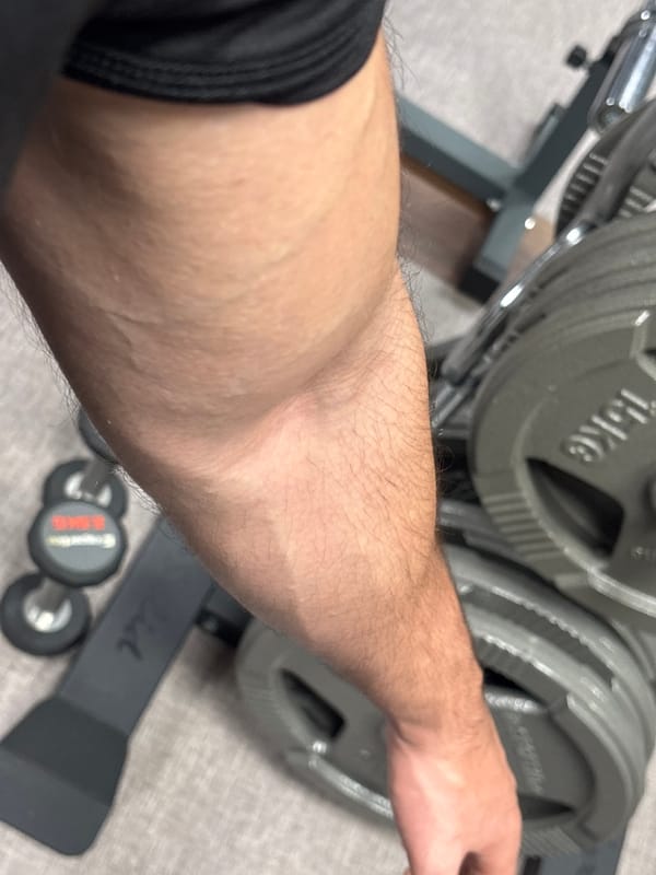 Gym-goer shows off bicep flex at Bulgarian fitness center