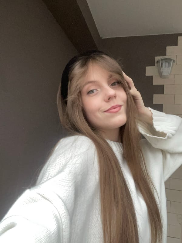 Woman takes late-night selfies in Ufa apartment