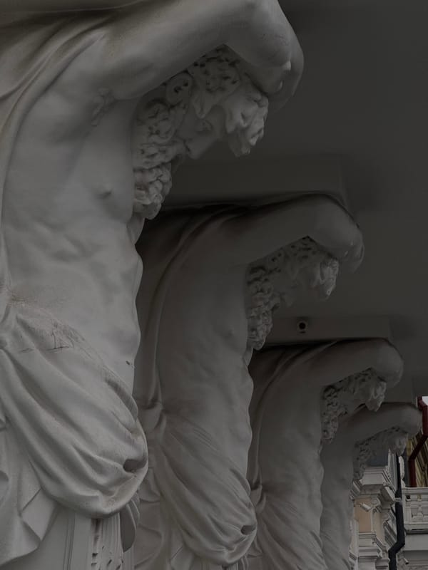 Moscow architectural tour captures Tretyakov Gallery sculptures, neoclassical buildings