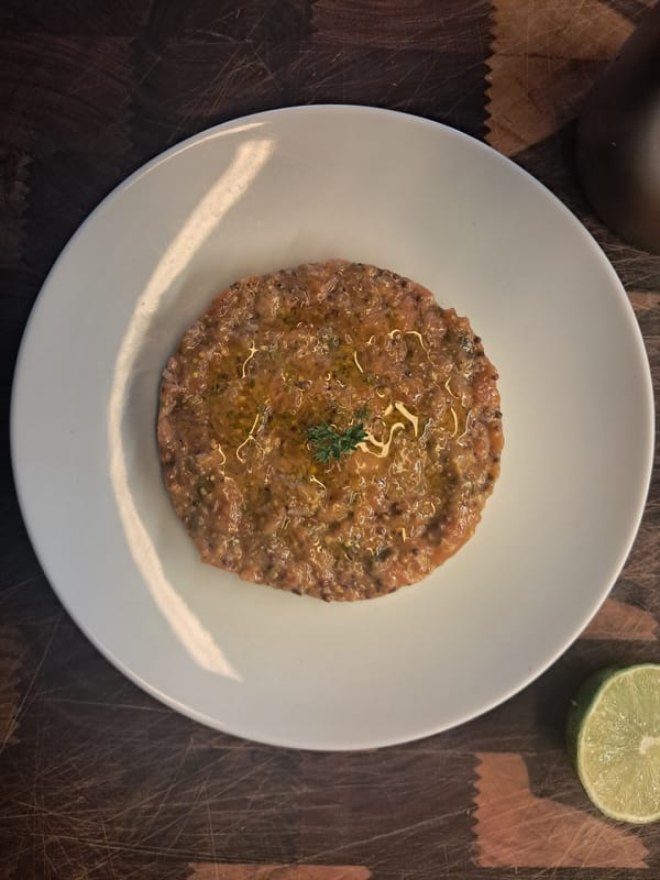 Diner documents multi-course meal in Vicente López restaurant