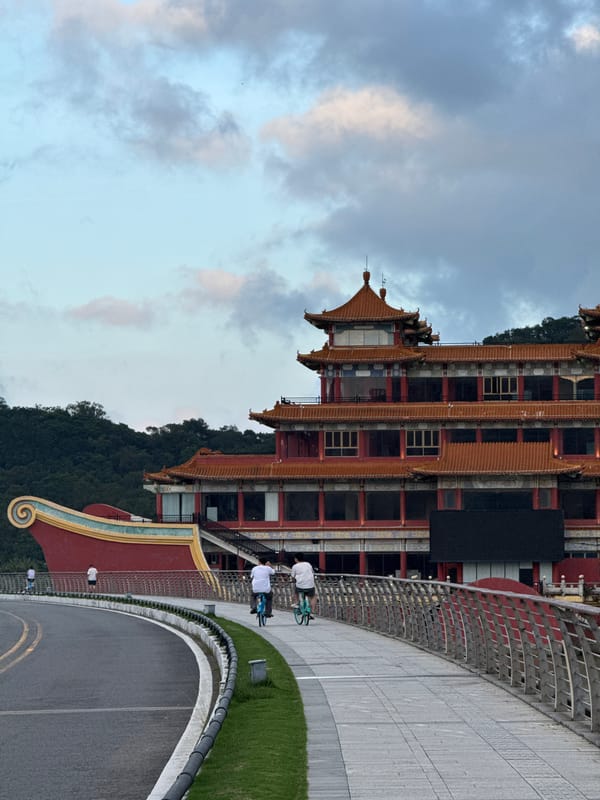 Tourist captures Zhuhai landmarks and waterfront activity in China