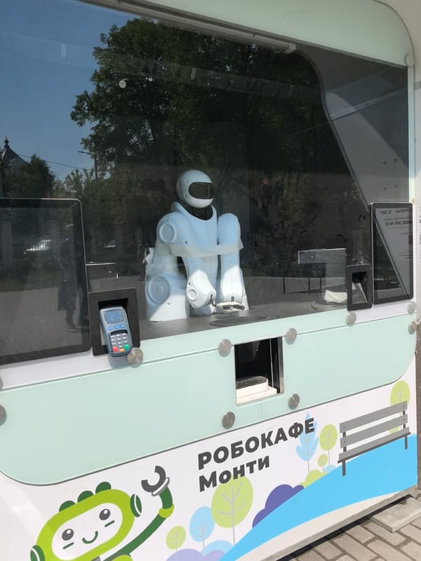 Morning walkthrough captures Perm's urban blend of robots and canals