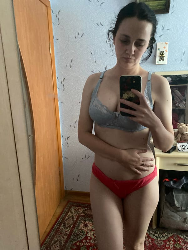 Casual afternoon selfies and home snapshots