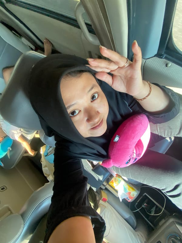 Road trip vibes in Bangsal, sleepy kids and all