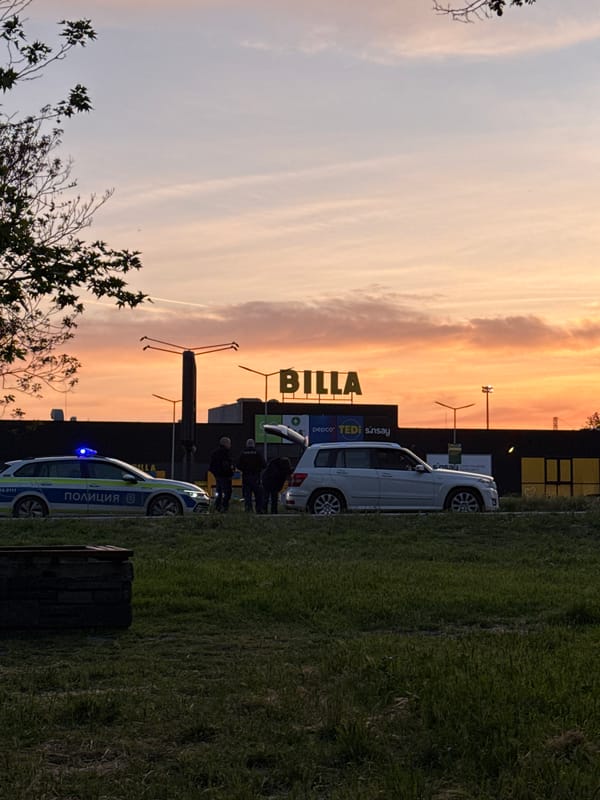Police presence reported at Billa store during evening hours