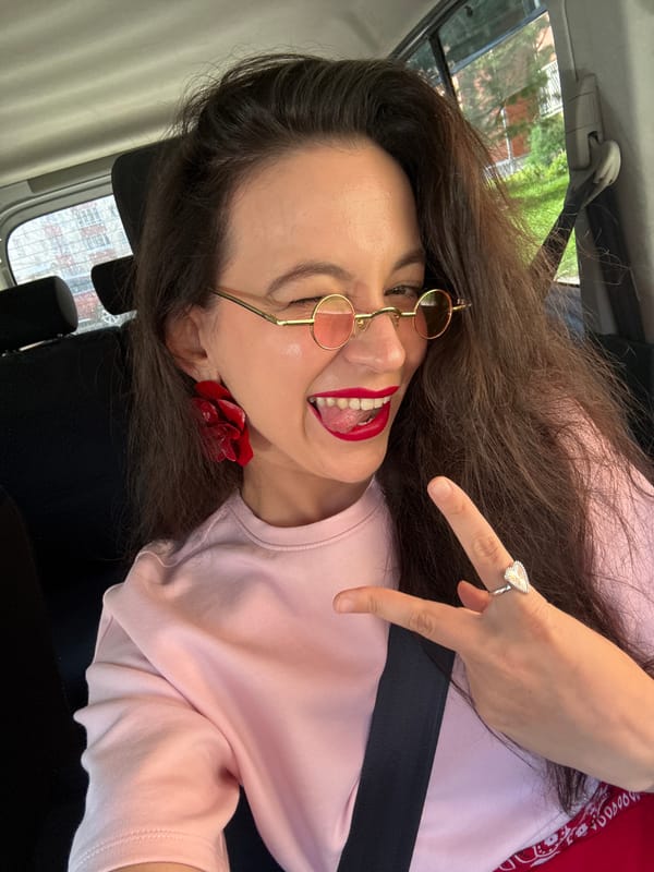 Selfie session in Chaikovsky, pink outfit and rose-tinted glasses