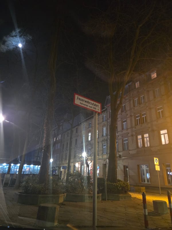 Rainy Night Street Scenes Captured in Ludwigshafen