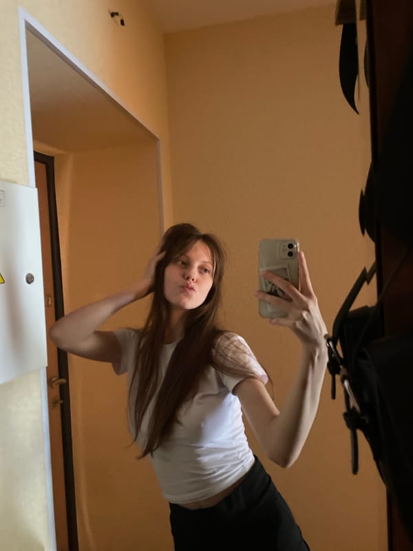 Casual bedroom and hallway selfies from a Ufa apartment
