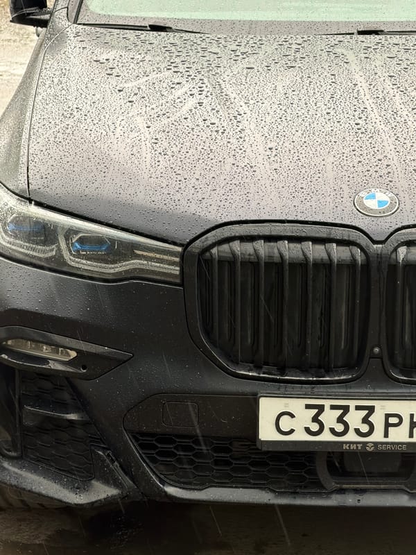 Rain-covered BMW SUV spotted in Izhevsk, Russia