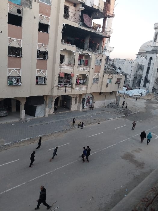 Daily life continues amid war damage in Khan Yunis