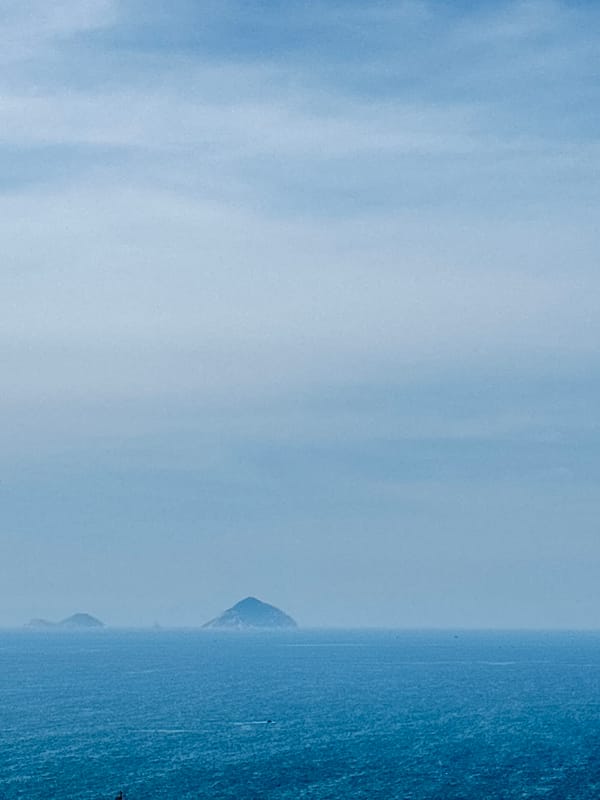 Morning snapshots: ocean views, taxi, Star Wars art, drinks