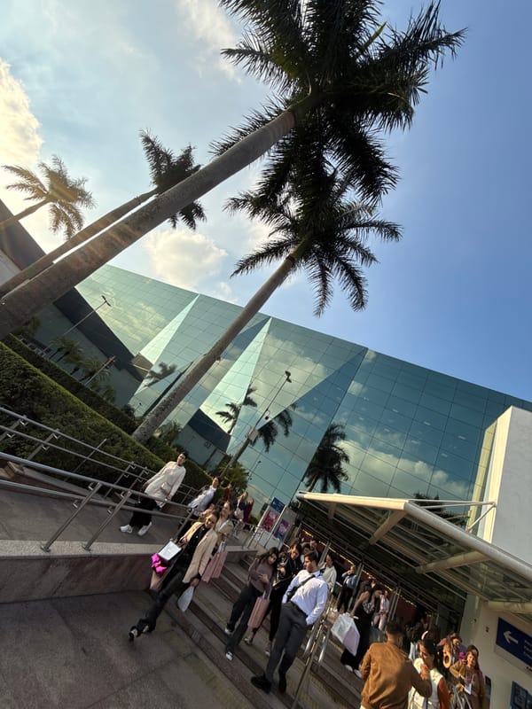 Crowds gather at São Paulo convention center entrance