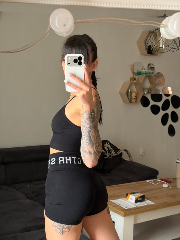 Bedroom selfies and a pink Scirocco in Plovdiv