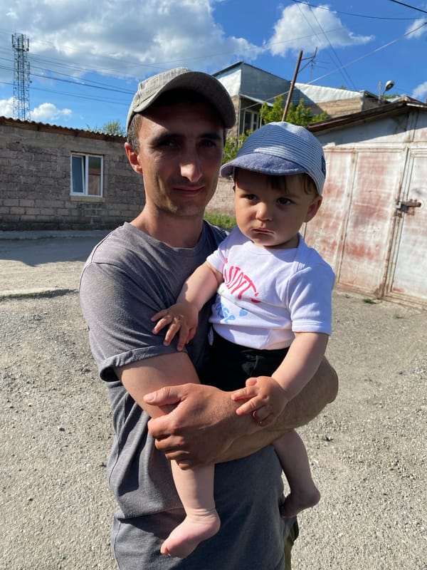 Man with infant, vintage sedan spotted in Gyumri