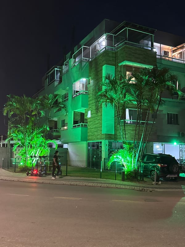 Evening life documented across Florianópolis during six-minute span