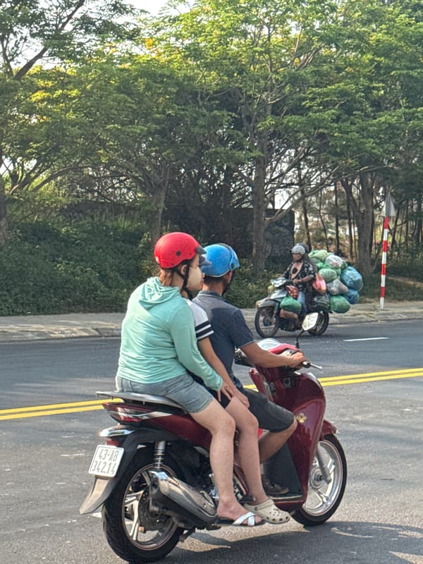 Motorcycles with cargo spotted on Đà Nẵng road