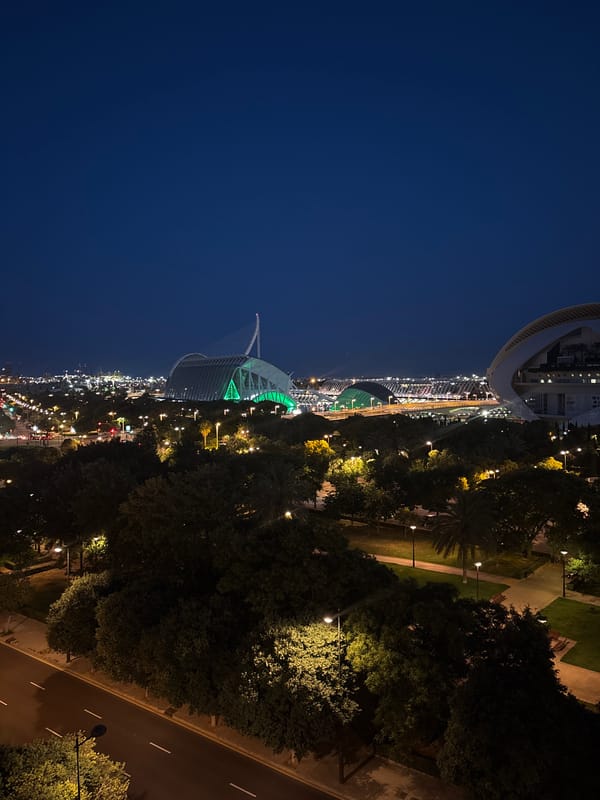Night aerial tour over València's City of Arts and Sciences