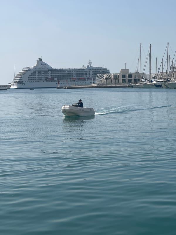 Morning maritime activity observed in Alicante marina under clear skies