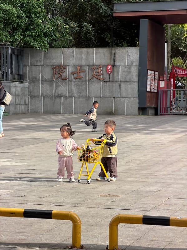 Daily life scenes captured in Chongqing High-tech Zone
