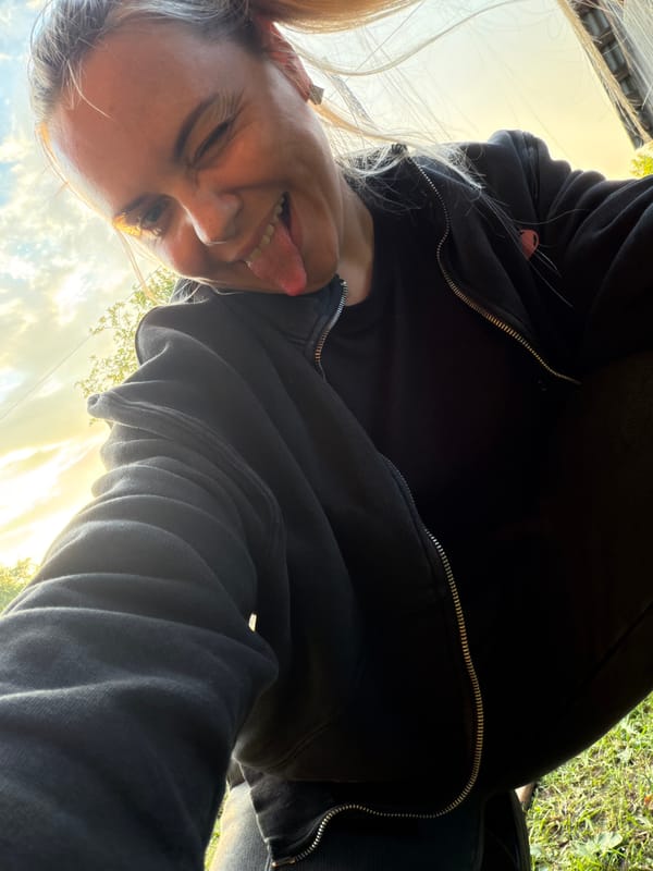 Woman captures sunset selfie session in Votkinsk, Russia
