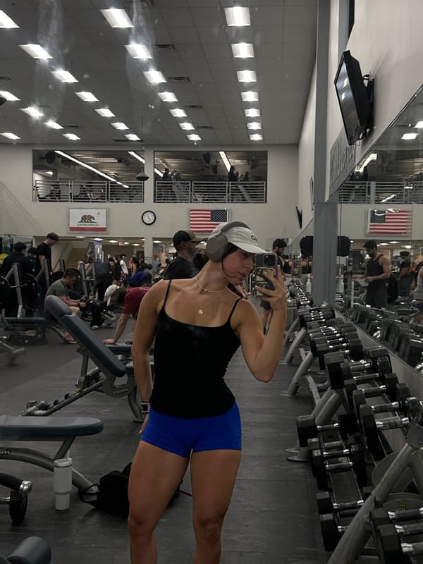 Woman takes late-night gym selfie in Santa Monica