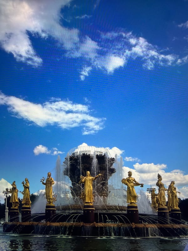 Kotelniki roadside stop: fountain landmark and city skyline approach