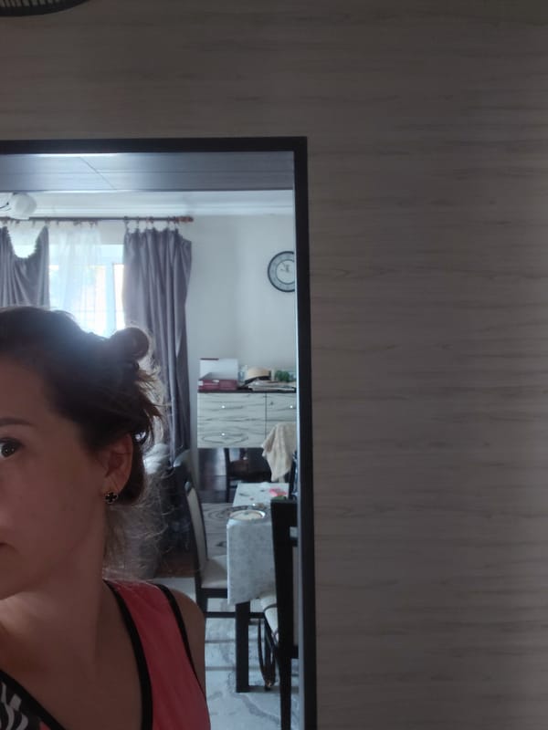 Home life in Qarağandı: garden, a playful dog, everyday objects