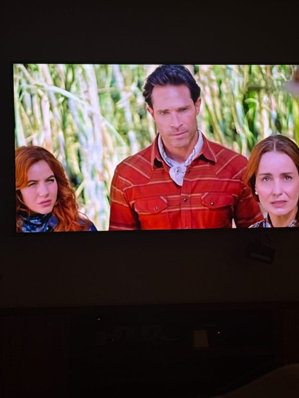 Early morning TV viewing session documented in Mexico