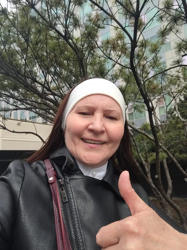 Woman documents morning restaurant tour through central Moscow