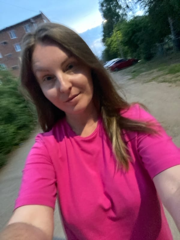 Casual outdoor hangout in Noviy, Russia
