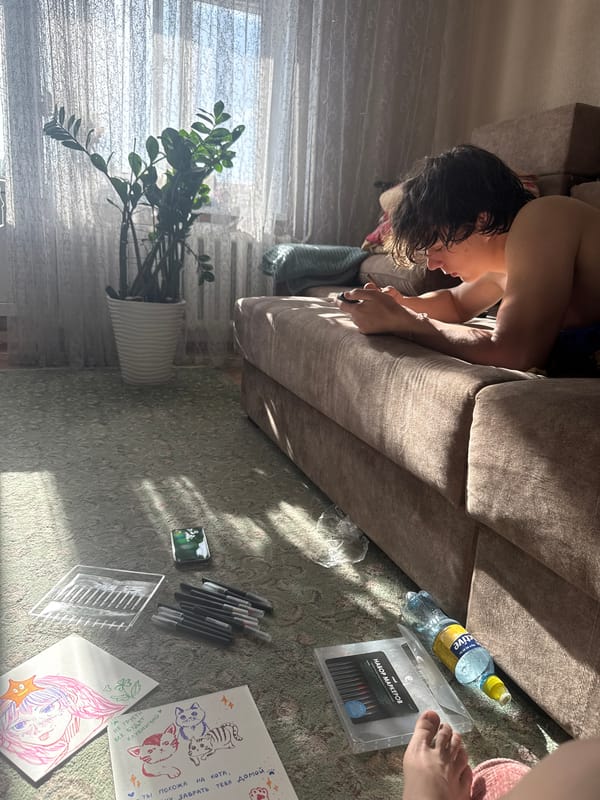 Artist creates drawings during afternoon session in Uryupinsk home