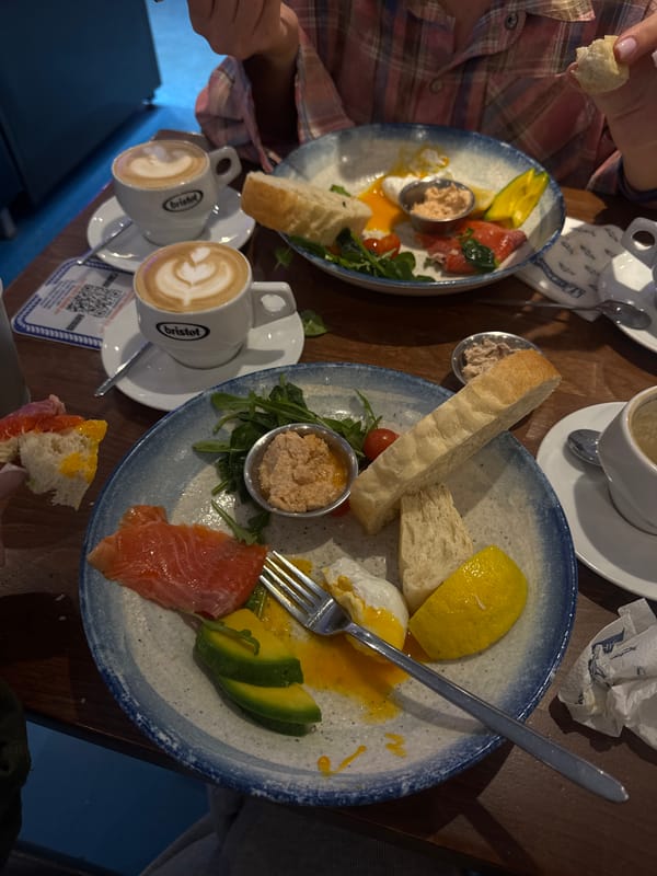 Moscow cafe serves Italian Bristot coffee to diners