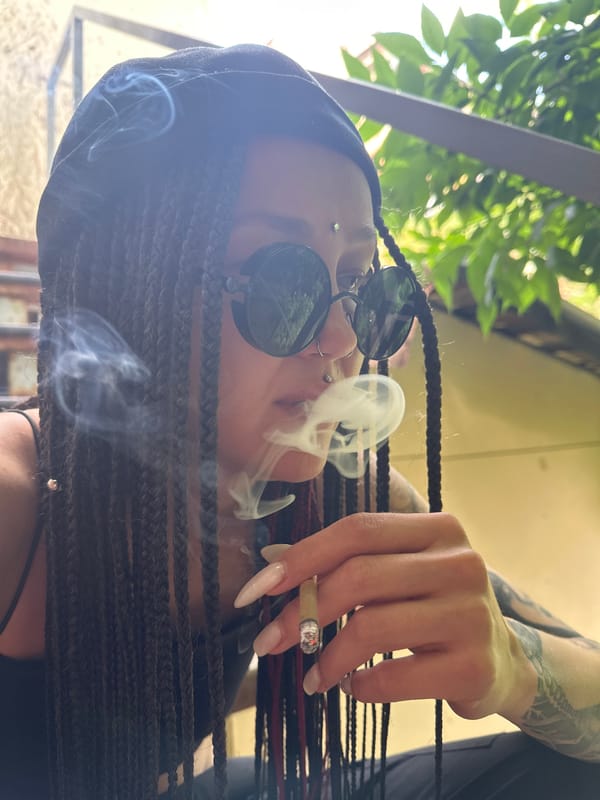 Saratov hangout centered around braiding, styling, and chill vibes
